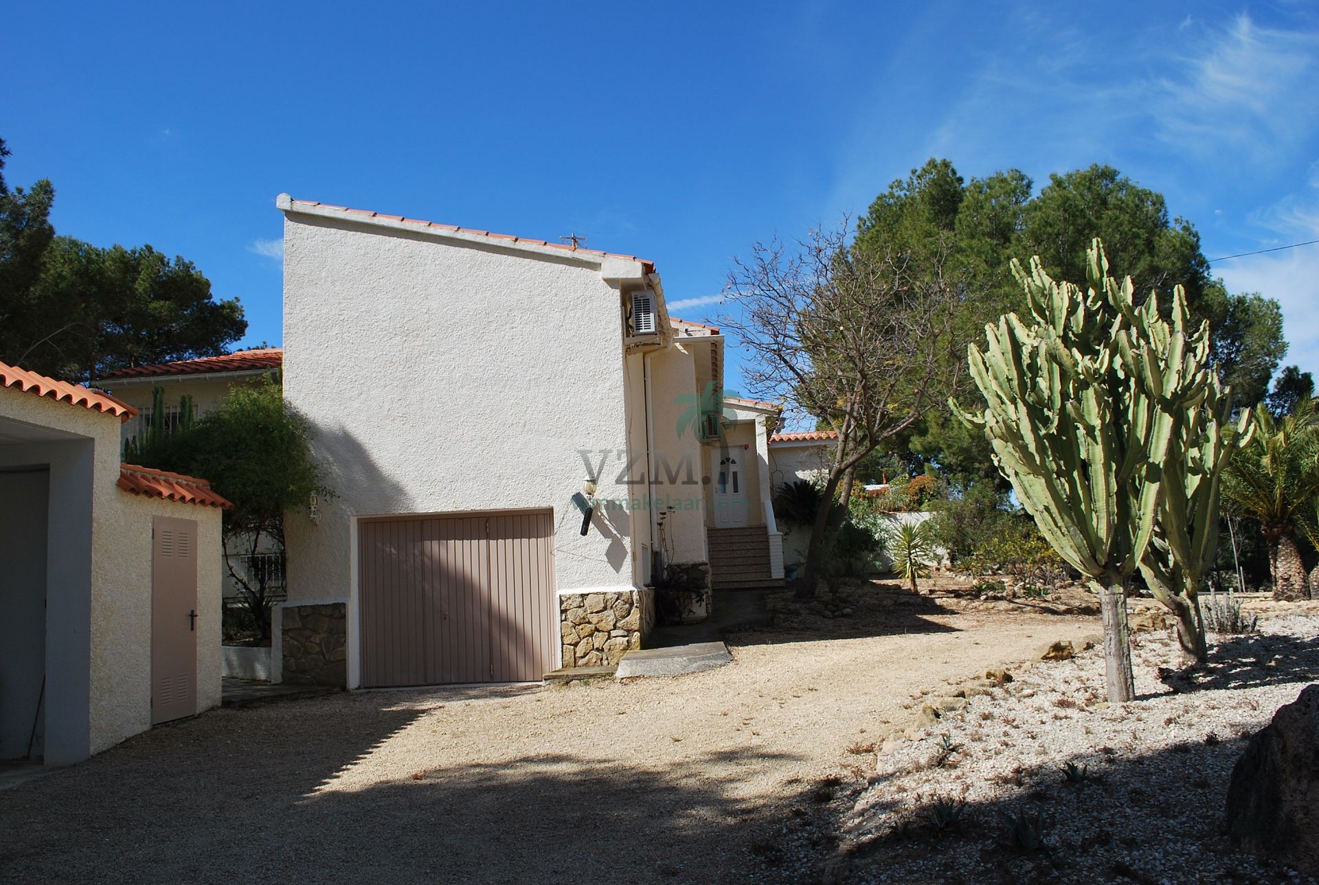 Op unieke locatie gelegen villa met fenomenaal mooi uitzicht - VZM Makelaar