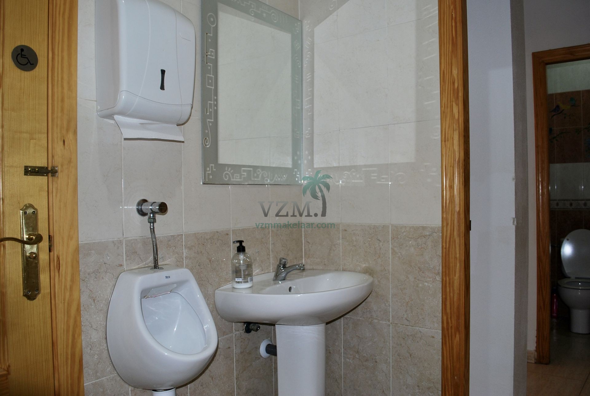 Goed lopend café ter overname aangeboden - VZM Makelaar