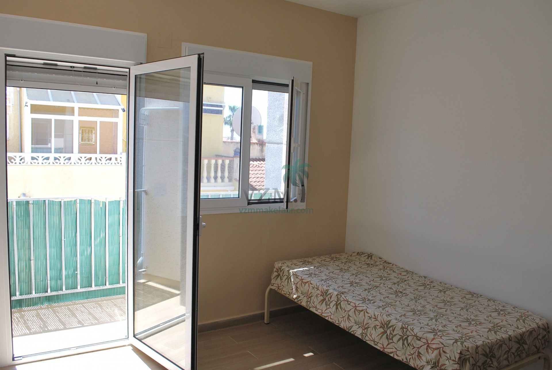 Leuke bestaande tussenwoning in de urbanisatie La Marina - VZM Makelaar