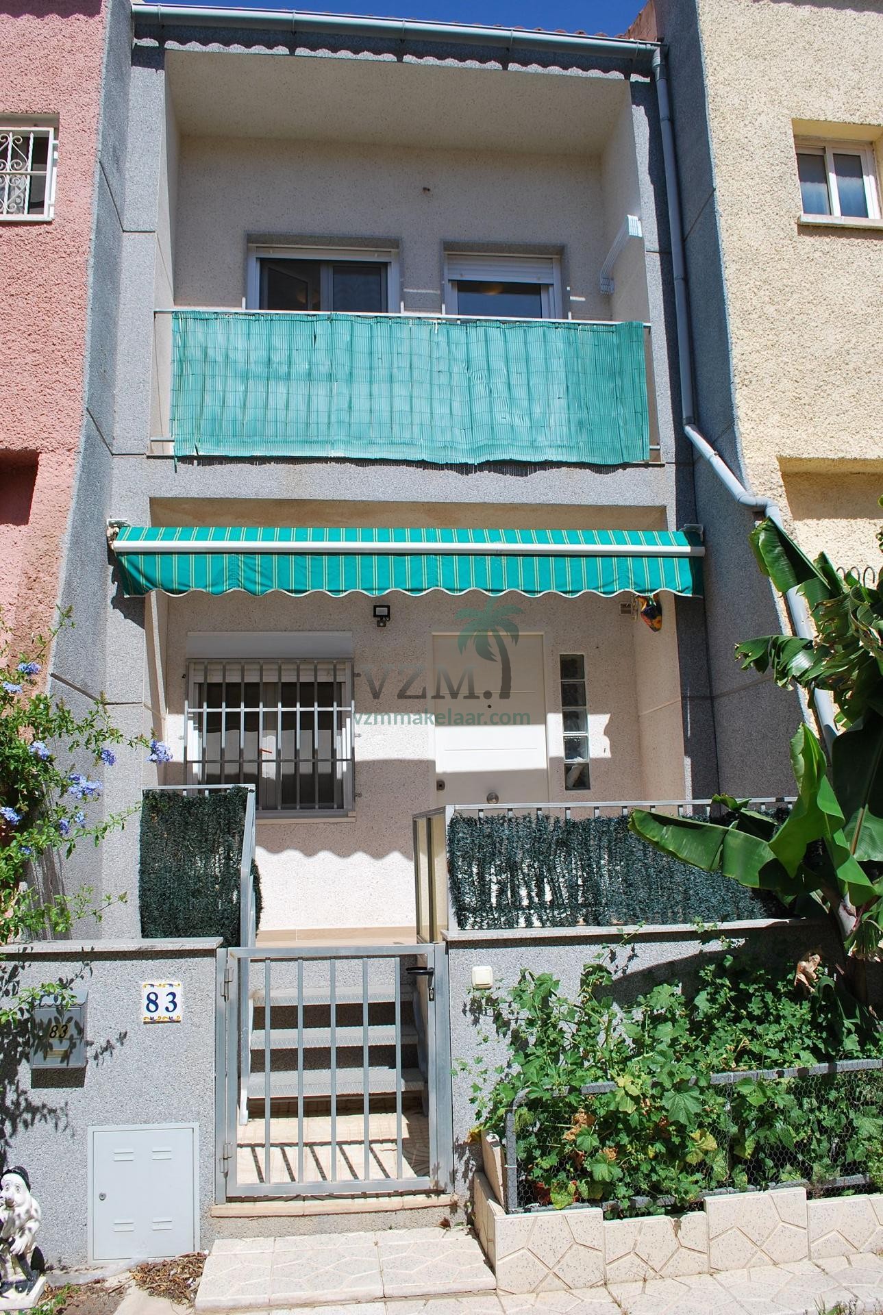 Leuke bestaande tussenwoning in de urbanisatie La Marina - VZM Makelaar