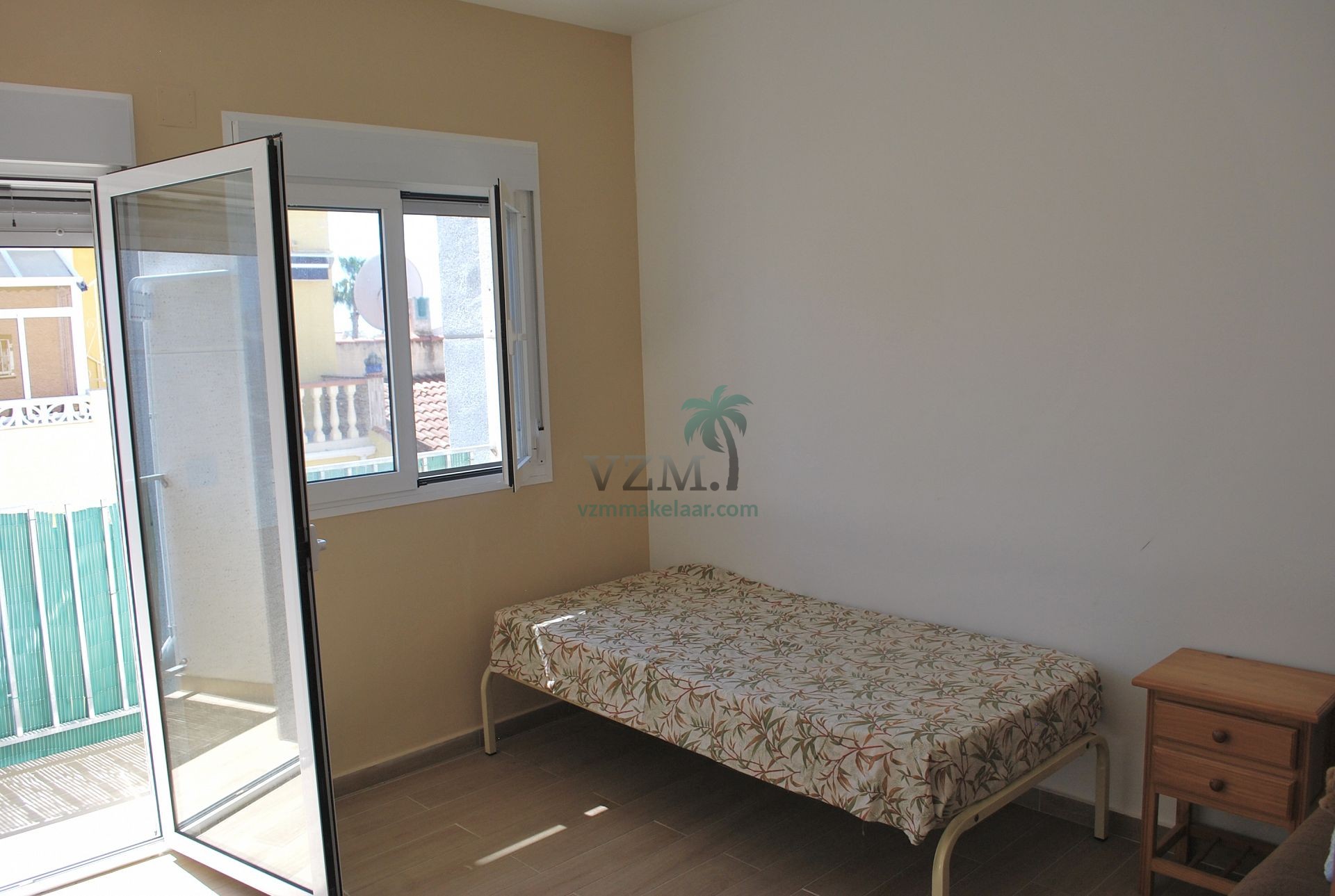 Leuke bestaande tussenwoning in de urbanisatie La Marina - VZM Makelaar