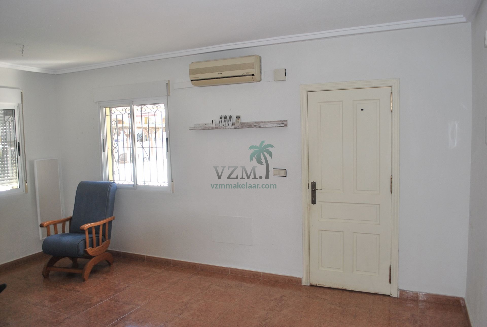 Half vrijstaande woning urbanisatie La Marina - VZM Makelaar