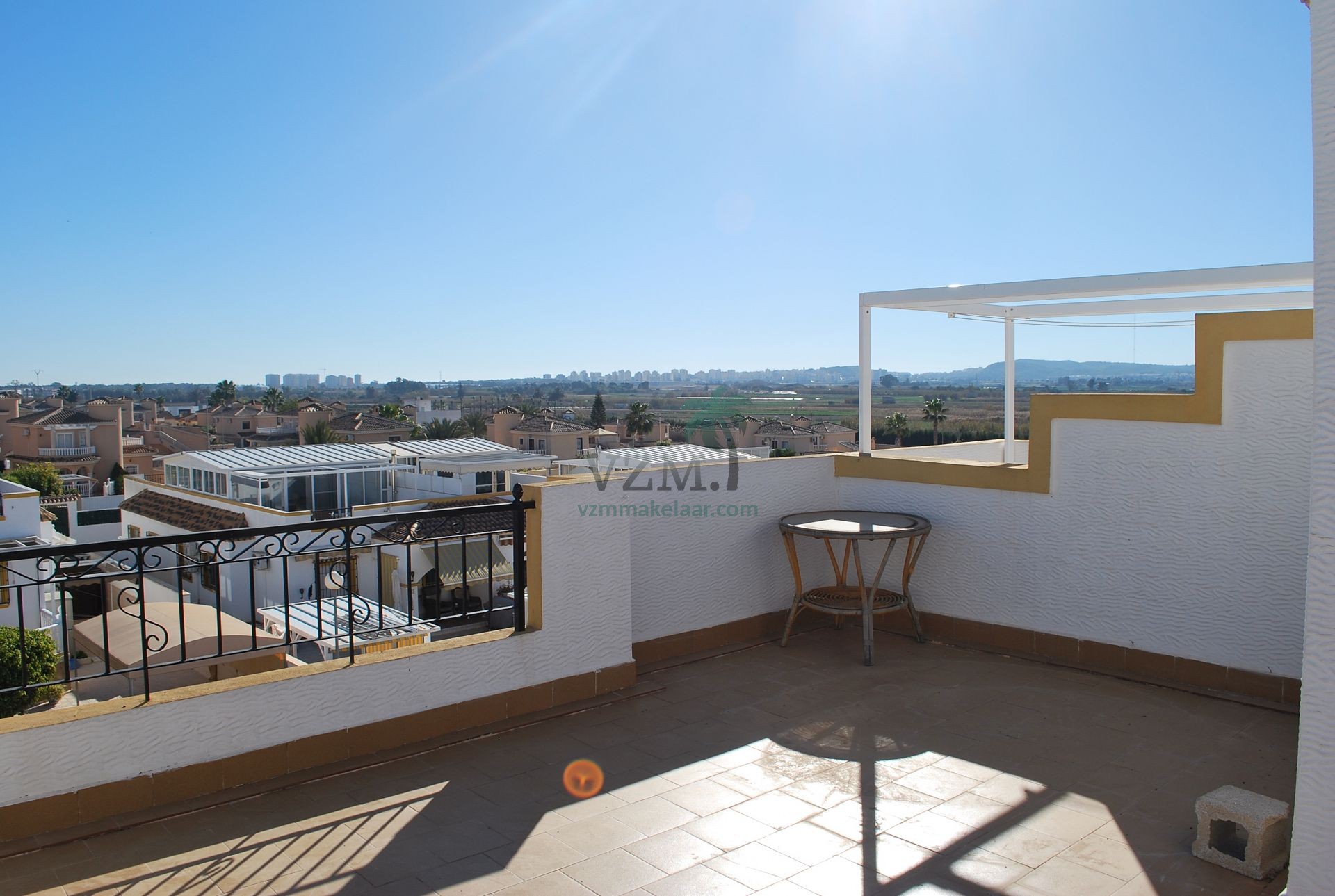 Half vrijstaande woning urbanisatie La Marina - VZM Makelaar