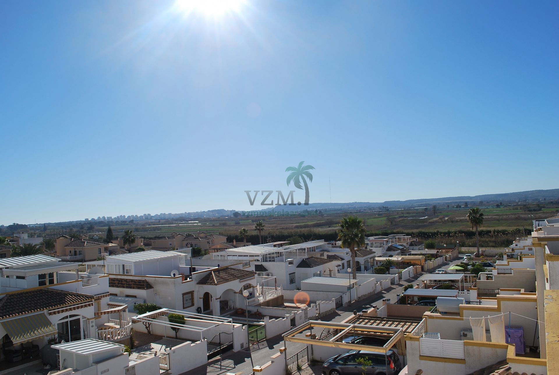 Half vrijstaande woning urbanisatie La Marina - VZM Makelaar