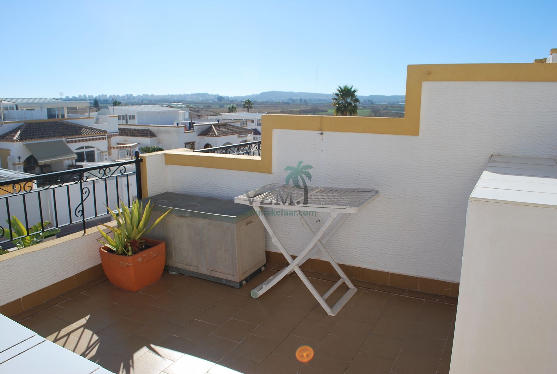 Half vrijstaande woning urbanisatie La Marina - VZM Makelaar