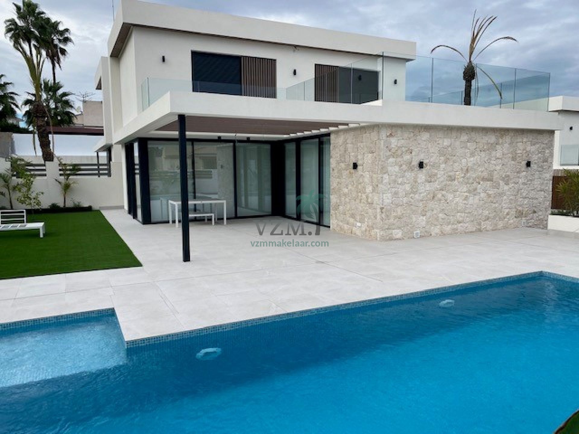 4 Villa's gelegen in Lomas de Cabo Roig - VZM Makelaar
